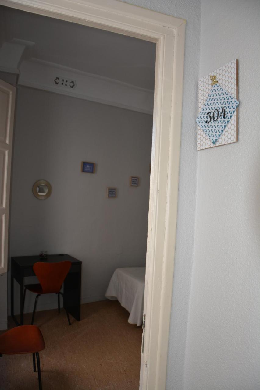 Pension Moratin Valencia Exteriör bild